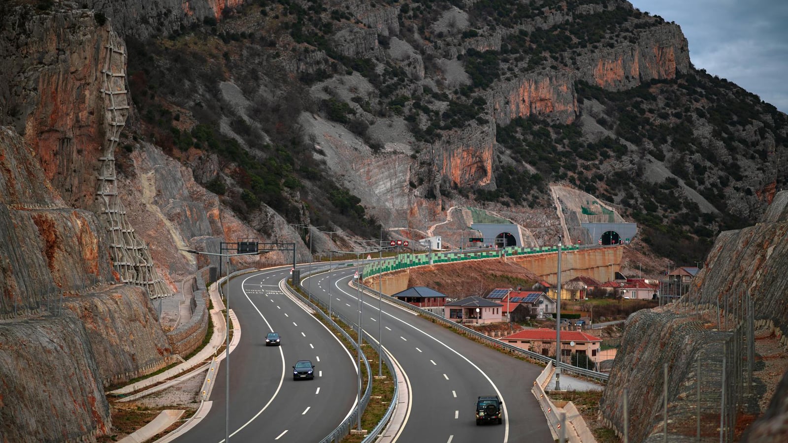 Autobahn Smokovac-Mateševo im Hinterland von Kotor